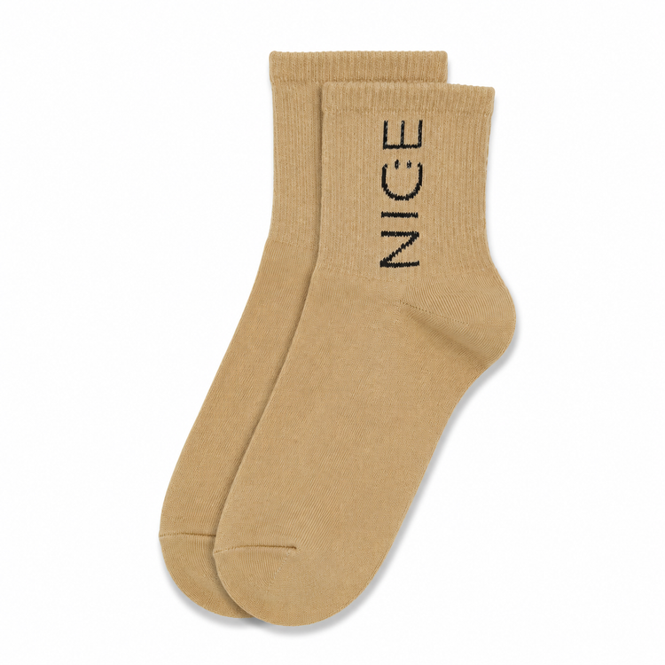 بافت ساده جوراب و نوشته Nice
