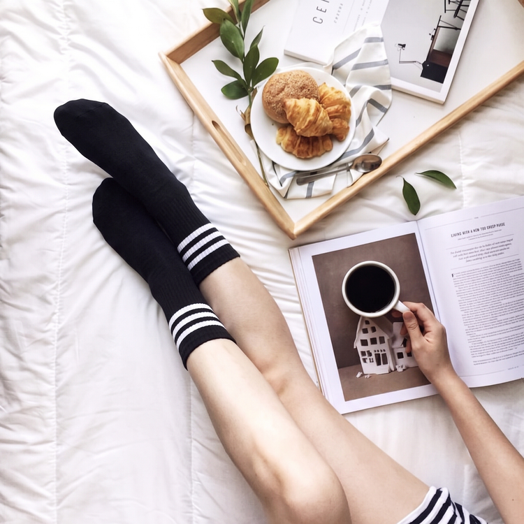 استایل جوراب اسپرت سه خط مشکی